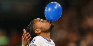 Chelsea gana, pero no convence