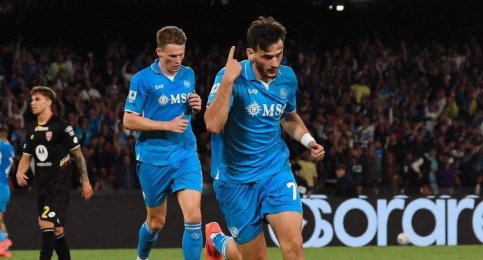 Napoli gana y es el único líder de la Serie A