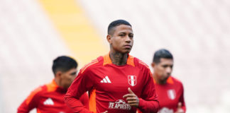 El equipo dirigido por Jorge Fossati trabajó en el césped del estadio Nacional, escenario donde el viernes enfrentará a los ‘charrúas’.