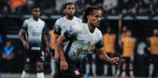Corinthians con Carrillo igualó con Racing 2-2
