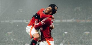 Manchester United triunfa en el último partido de Van Nistelrooy